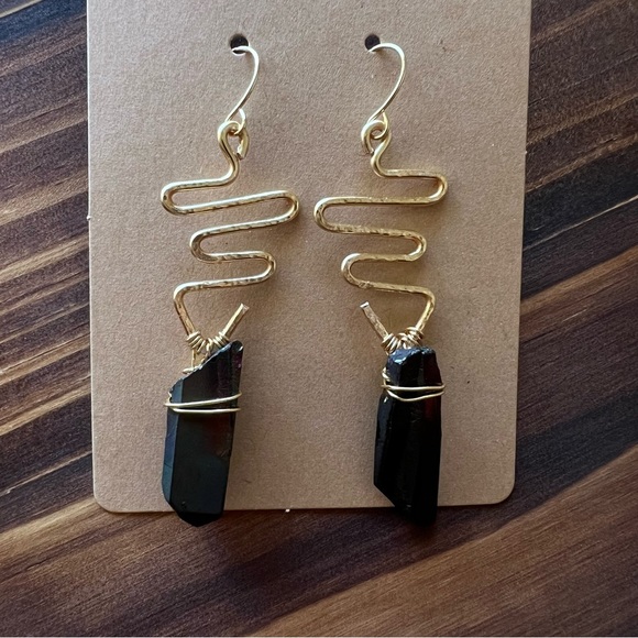 Black and gold crystal earring. - Picture 2 of 2